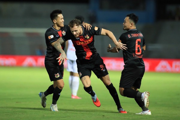 Bảng xếp hạng V-League mới nhất: Ninh Bình bị CLB CA TP.HCM bắt kịp, lò ‘xay’ HLV bắt đầu tăng tốc