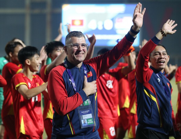 Bầu Hiển và Hà Nội FC - bền bỉ kiến tạo thế hệ kế thừa cho bóng đá Việt Nam