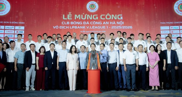 Bộ trưởng Lương Tam Quang chúc mừng thành tích xuất sắc của CLB CAHN: Chức vô địch V-League rất xứng đáng