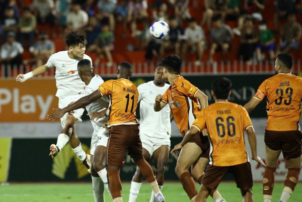 CLB Bình Định bất ngờ thắng HAGL: Nửa số đội V-League CLB Bình Định bất ngờ thắng HAGL: Nửa số đội V-League