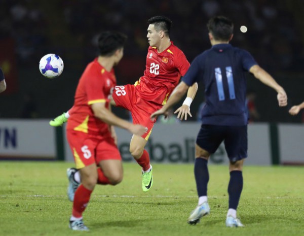 CLB Công an TP.HCM đăng ký HLV Lê Huỳnh Đức và chân sút Tiến Linh dự V-League