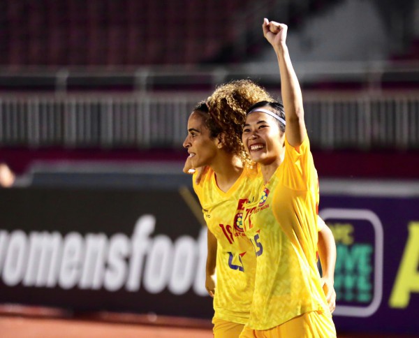 CLB nữ TP.HCM vào tứ kết châu Á, cầu thủ Singapore bất ngờ ngã quỵ phải đi cấp cứu