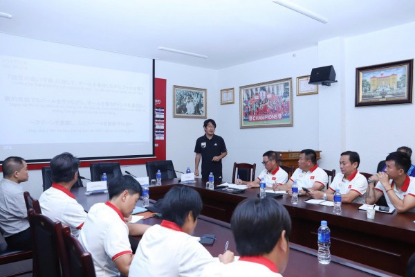 Chuyên gia Nhật Bản: 
