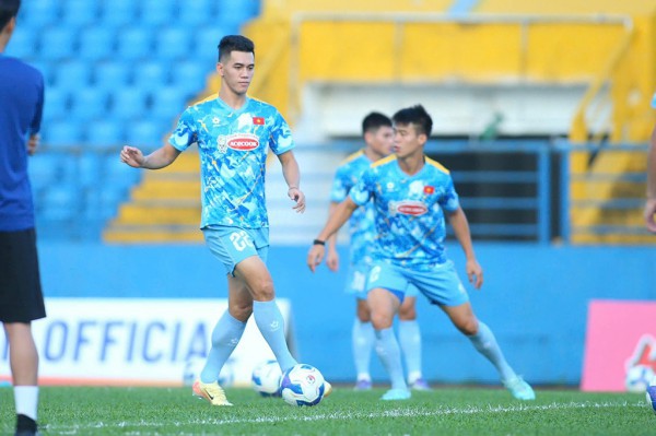 Cờ đến tay Tiến Linh