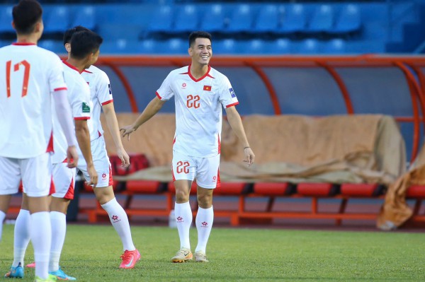 Cờ đến tay Tiến Linh