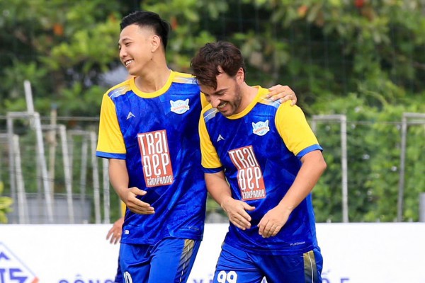 Công Nhậm lập hat-trick, Minh Công Nhậm lập hat-trick, Minh