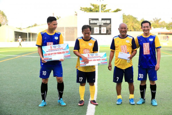 Công Nhậm lập hat-trick, Minh Công Nhậm lập hat-trick, Minh