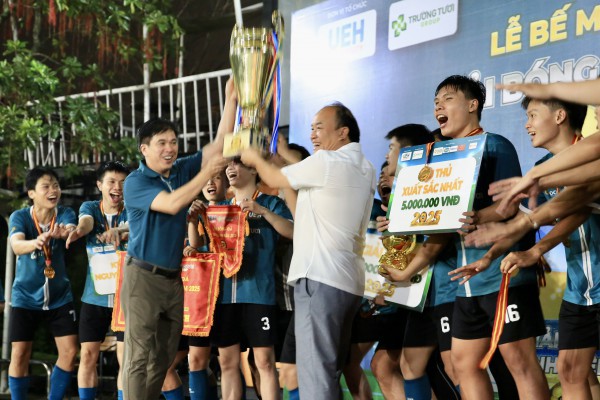 Công Phượng, Xuân Trường và Minh Vương lan tỏa cảm xúc mạnh mẽ ở giải sinh viên UEH