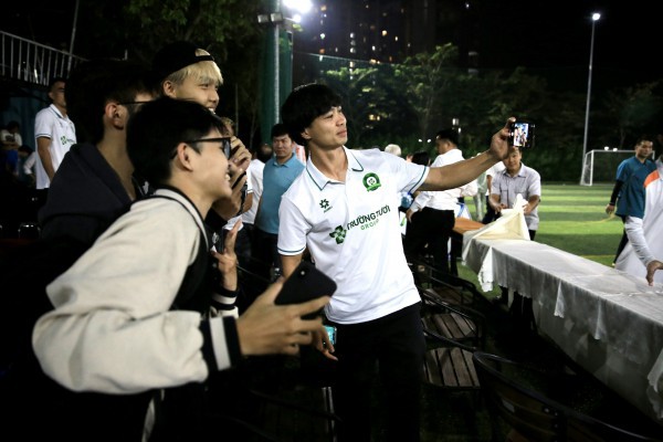 Công Phượng, Xuân Trường và Minh Vương lan tỏa cảm xúc mạnh mẽ ở giải sinh viên UEH