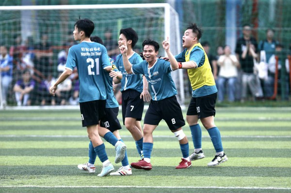 Công Phượng, Xuân Trường và Minh Vương lan tỏa cảm xúc mạnh mẽ ở giải sinh viên UEH