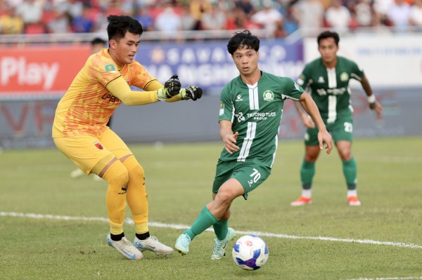 Công Phượng giúp CLB Bình Phước giành vé play-off, hồi hộp chờ V-League kết thúc Công Phượng giúp CLB Bình Phước giành vé play-off, hồi hộp chờ V-League kết thúc