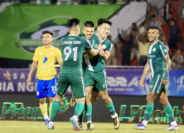 Công Phượng không được đăng ký, Trường Tươi Bình Phước vẫn thắng tưng bừng: Vô địch lượt đi