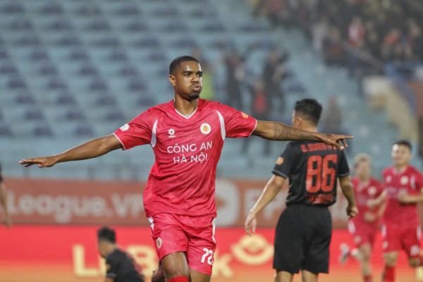 Cuộc đua vô địch V-League vẫn khốc liệt: CLB CAHN nắm lợi thế lớn, Nam Định hết sạch cơ hội