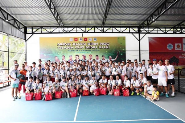 Diễn viên Huy Khánh lần đầu vô địch giải pickleball