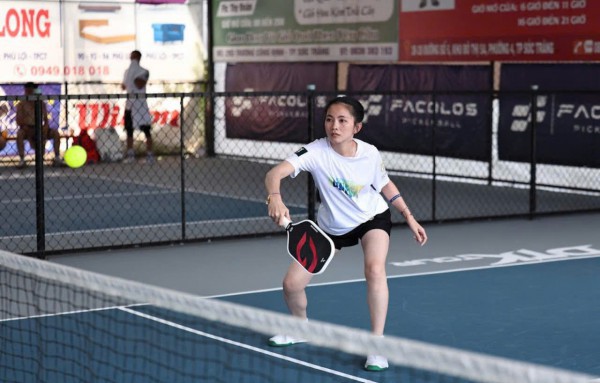 Diễn viên Huy Khánh lần đầu vô địch giải pickleball
