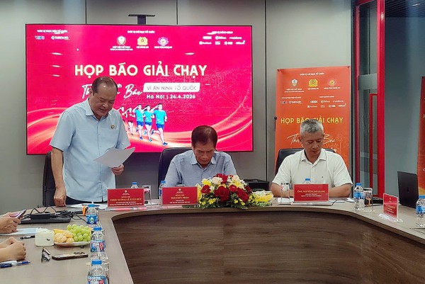 Gần 700 chiến sĩ công an cùng hàng nghìn VĐV tranh tài giải chạy ý nghĩa tại Nghệ An