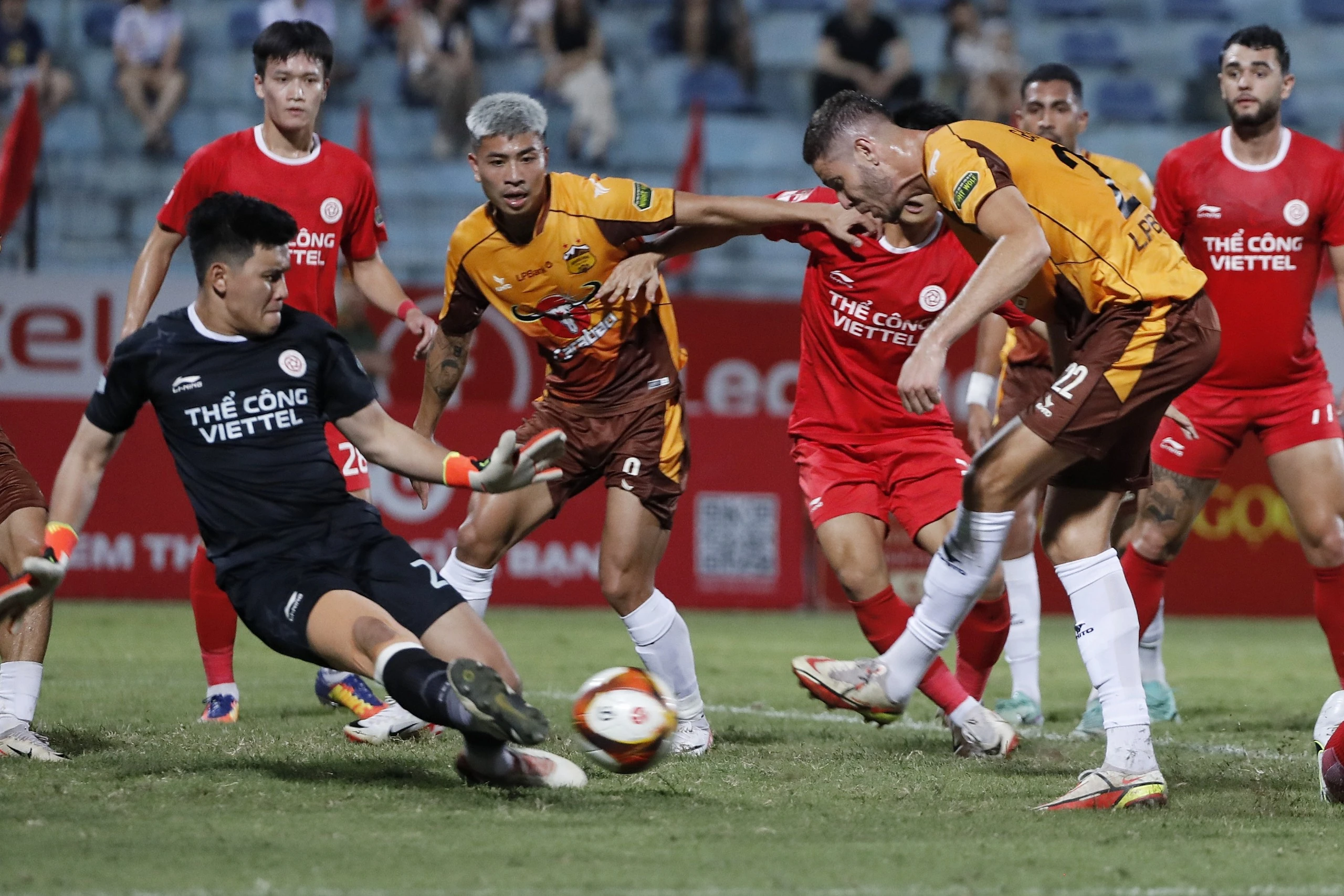 HAGL quật ngã Thể Công Viettel trong ngày HLV Kim Sang-sik lần đầu xem V-League