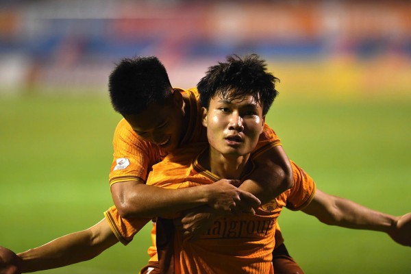 HAGL và nhóm đua trụ hạng hồi sinh rực lửa, V-League đáng xem hơn nhiều