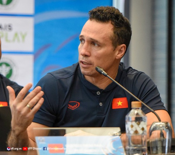HLV Diego Raul hài lòng về các cầu thủ Futsal Việt Nam sau giải đấu giao hữu
