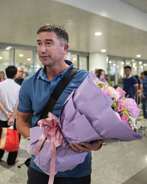 HLV Harry Kewell không muốn bị V-League ‘quật ngã’, cấp thượng tầng Hà Nội FC kỳ vọng lớn HLV Harry Kewell không muốn bị V-League ‘quật ngã’, cấp thượng tầng Hà Nội FC kỳ vọng lớn