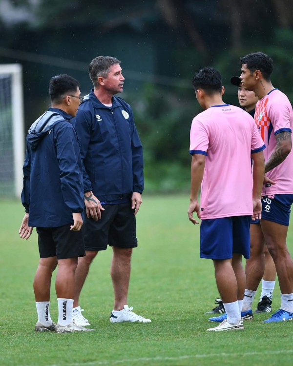 HLV Harry Kewell không muốn bị V-League ‘quật ngã’, cấp thượng tầng Hà Nội FC kỳ vọng lớn HLV Harry Kewell không muốn bị V-League ‘quật ngã’, cấp thượng tầng Hà Nội FC kỳ vọng lớn