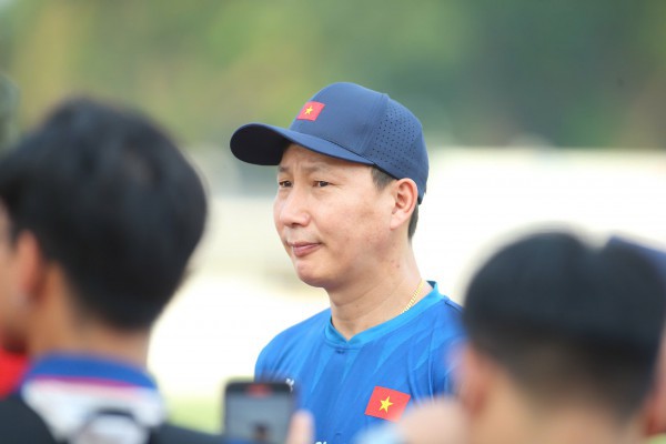 HLV Kim Sang-sik bối rối: ‘Tôi mất ngủ vì chốt danh sách U.23 Việt Nam, đau lòng vì Văn Trường’