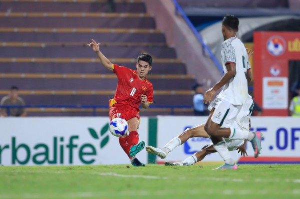 HLV Kim Sang-sik dùng người thông minh, U.23 Việt Nam đánh bại Bangladesh: Trọn vẹn ngày ra quân HLV Kim Sang-sik dùng người thông minh, U.23 Việt Nam đánh bại Bangladesh: Trọn vẹn ngày ra quân