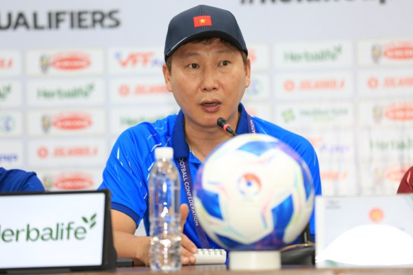 HLV Kim Sang-sik nói điều rất bất ngờ về án phạt Malaysia, mong mỏi đội tuyển Việt Nam thắng Nepal