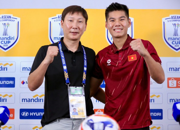 HLV Kim Sang-sik HLV Kim Sang-sik