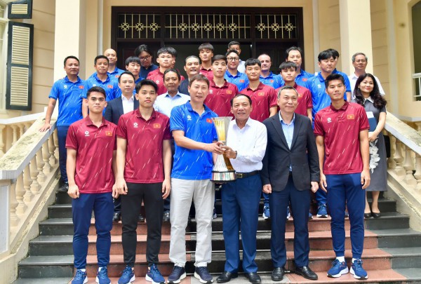 HLV Kim Sang-sik và U.23 Việt Nam được trao tặng Bằng khen của Thủ tướng, Bộ trưởng nói lời xúc động