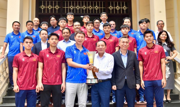 HLV Kim Sang-sik và U.23 Việt Nam được trao tặng Bằng khen của Thủ tướng, Bộ trưởng nói lời xúc động