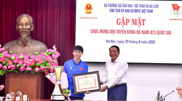 HLV Kim Sang-sik và U.23 Việt Nam được trao tặng Bằng khen của Thủ tướng, Bộ trưởng nói lời xúc động