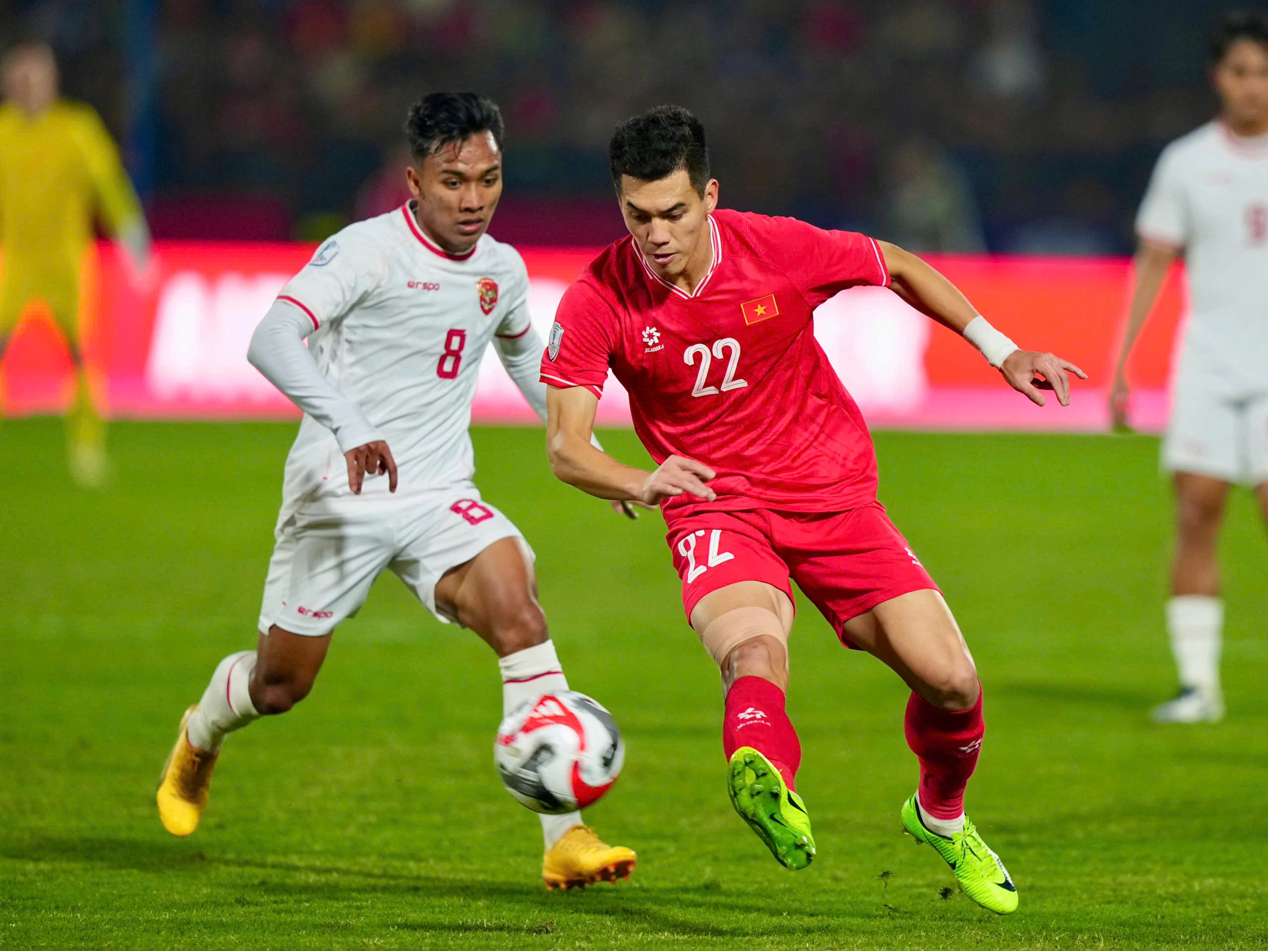 HLV Shin Tae-yong chúc mừng ông Kim, rồi trách cả... đường bay: ‘Tôi còn mệt nữa là’ HLV Shin Tae-yong chúc mừng ông Kim, rồi trách cả... đường bay: ‘Tôi còn mệt nữa là’