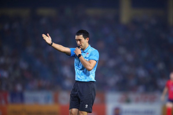 Hai trọng tài Hàn Quốc cực ‘xịn’ điều hành trận Ninh Bình đấu CLB CAHN: Đua vô địch quá 