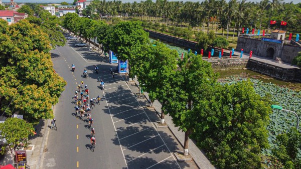 Hoa hậu Thanh Hà mang thông điệp hòa bình - môi trường đến 