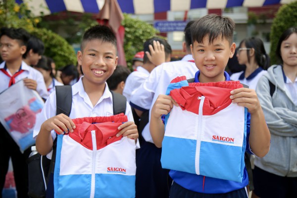 Hoàng Đức thông qua 