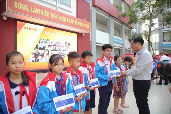 Hoàng Đức thông qua 