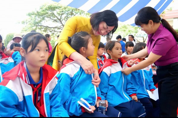 Hoàng Đức thông qua 