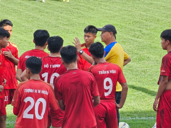 Khi HLV đội trẻ Khánh Hòa trở thành Khi HLV đội trẻ Khánh Hòa trở thành