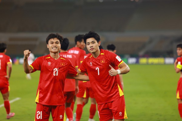 Khi bóng đá Hàn Quốc phải ngăn cản HLV Kim Sang-sik