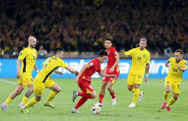 Không cần ngại 7 cầu thủ Malaysia nhập tịch trái phép