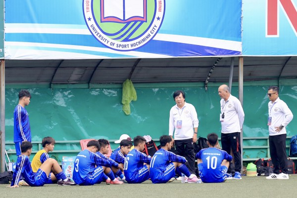 Kịch tính bóng đá sinh viên: 2 thẻ đỏ cùng 2 quả phạt đền, gay cấn đến giờ chót Kịch tính bóng đá sinh viên: 2 thẻ đỏ cùng 2 quả phạt đền, gay cấn đến giờ chót