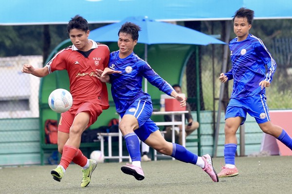 Kịch tính bóng đá sinh viên: 2 thẻ đỏ cùng 2 quả phạt đền, gay cấn đến giờ chót Kịch tính bóng đá sinh viên: 2 thẻ đỏ cùng 2 quả phạt đền, gay cấn đến giờ chót