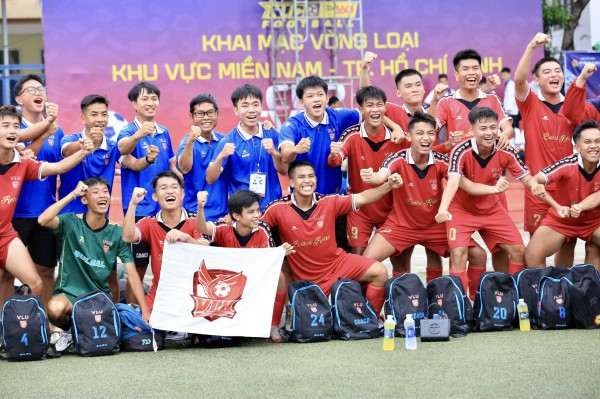 Kịch tính bóng đá sinh viên: 2 thẻ đỏ cùng 2 quả phạt đền, gay cấn đến giờ chót Kịch tính bóng đá sinh viên: 2 thẻ đỏ cùng 2 quả phạt đền, gay cấn đến giờ chót