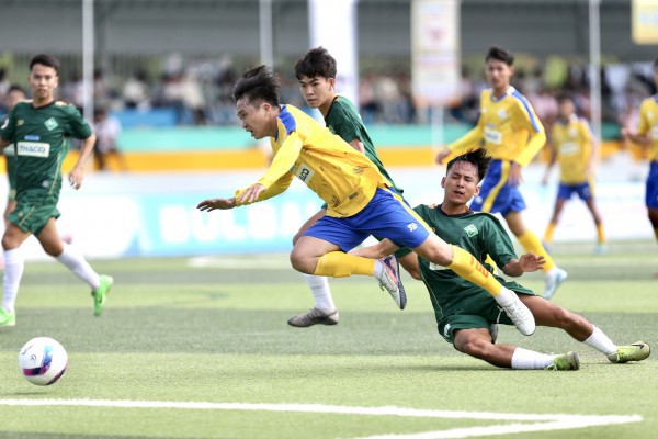 Kỷ lục 322 bàn thắng, 8 đội không lọt lưới, vào sân 2 giây đã ghi bàn