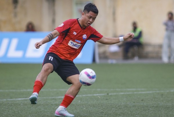 Kỷ lục 322 bàn thắng, 8 đội không lọt lưới, vào sân 2 giây đã ghi bàn