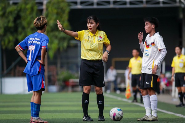 Kỷ lục 322 bàn thắng, 8 đội không lọt lưới, vào sân 2 giây đã ghi bàn