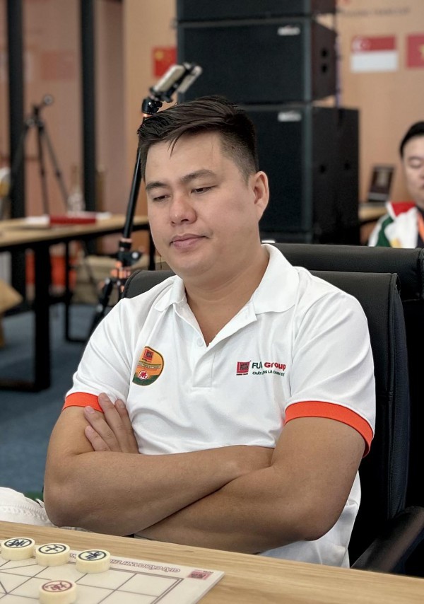 Lại Lý Huynh cầm hòa thần đồng cờ tướng Trung Quốc ở Ngũ Dương Bôi, chia nhau ngôi nhất nhì bảng