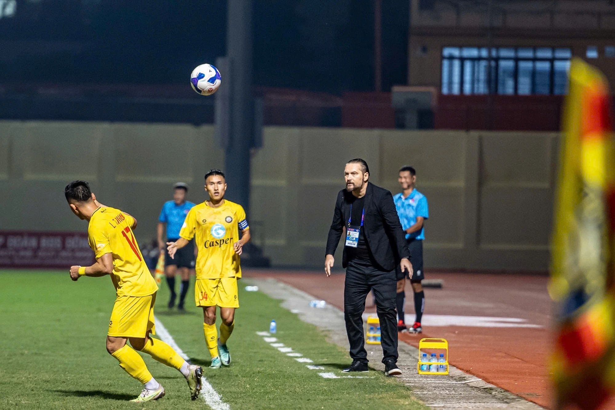 Ngôi đầu trong lặng lẽ của người ‘nói nhiều’ nhất V-League: HLV Popov