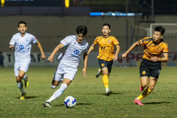 Nguy cơ Nam Định xuống hạng ngang... HAGL, 